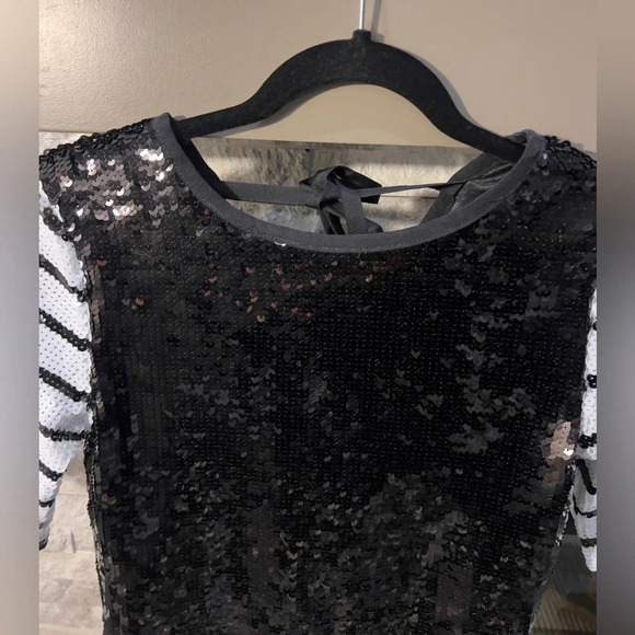 Zara Size Small Sequined crop top with tie closure in back - Picture 4 of 10